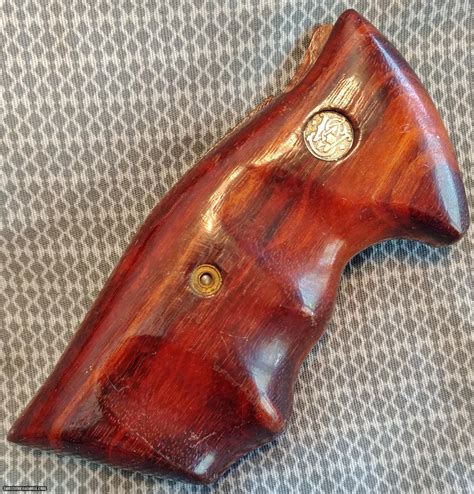 Smith & Wesson K & L Frame Square Butt custom pistol grips Professional Target made of Walnut wood. . K frame grips square